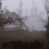 Храм едва виден в тумане