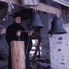 Подвеска колоколов на монастырской звоннице (1992)
