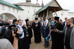 Фото Олег Варов, Святейший Патриарх Кирилл ознакомился с ходом реставрационных работ в Соловецком монастыре