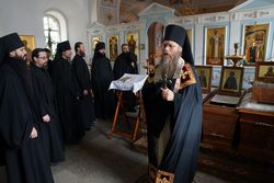 Фото М. Скрипкин, Участники международного туристического форума поклонились мощам соловецких святых