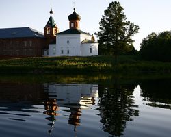 Фото В. Гречихин, Предстоятель Русской Церкви посетил Савватиеву и Исааковскую пустыни Соловецкого монастыря