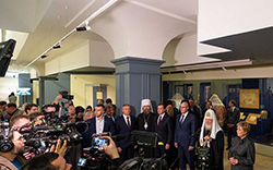 Фото Пресс-служба Патриарха Московского и всея Руси, Святейший Патриарх Кирилл возглавил церемонию открытия выставки «Святая обитель: к 600-летию Соловецкого монастыря» Фото Пресс-служба Патриарха Московского и всея Руси, Святейший Патриарх Кирилл возглавил церемонию открытия выставки «Святая обитель: к 600-летию Соловецкого монастыря»