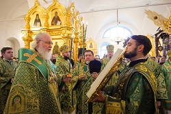 Пресс-служба Патриарха Московского и всея Руси, Святейший Патриарх Кирилл совершил утреню всенощного бдения в Троицком соборе Соловецкого монастыря
